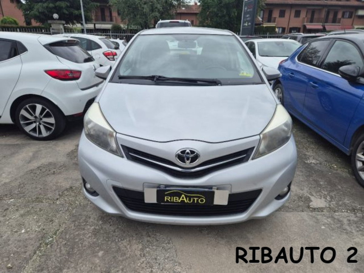 Toyota Yaris 1.0 5 porte Active (4)