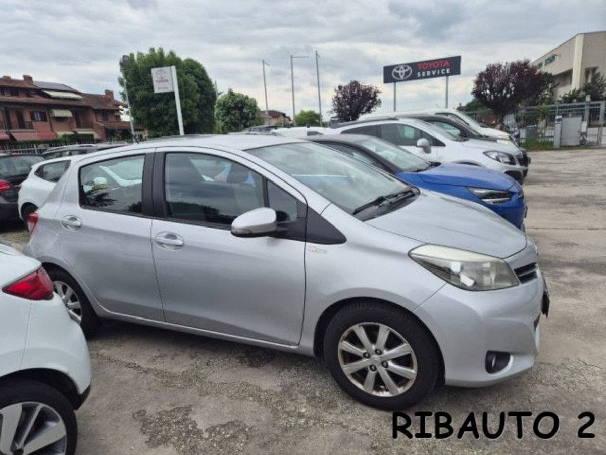 Toyota Yaris 1.0 5 porte Active (5)