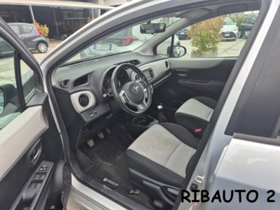 Toyota Yaris 1.0 5 porte Active (8)