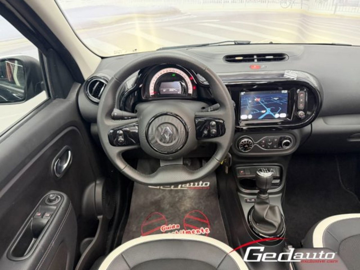 Renault Twingo 1.0 sce Urban Night 65cv (15)