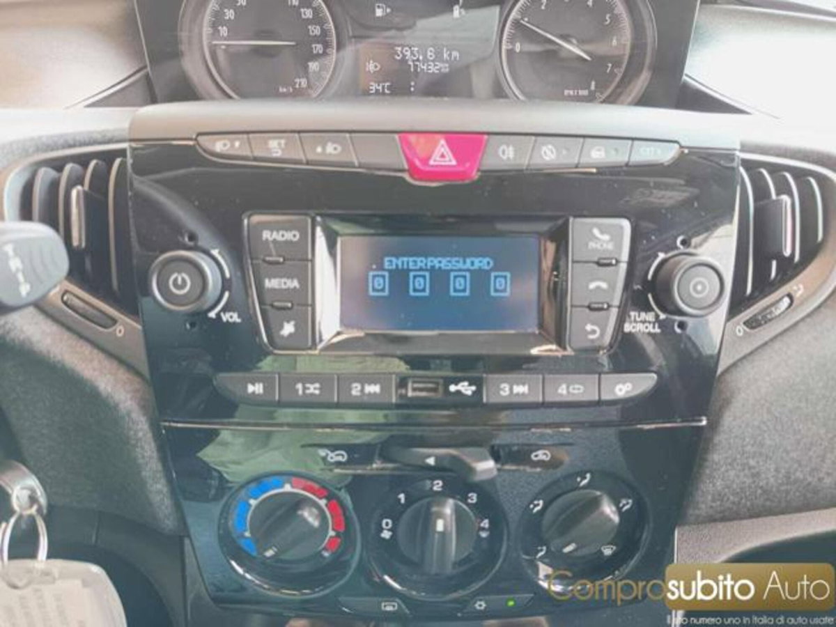 Lancia Ypsilon 1.0 FireFly 5 porte S&S Hybrid Gold Plus (15)