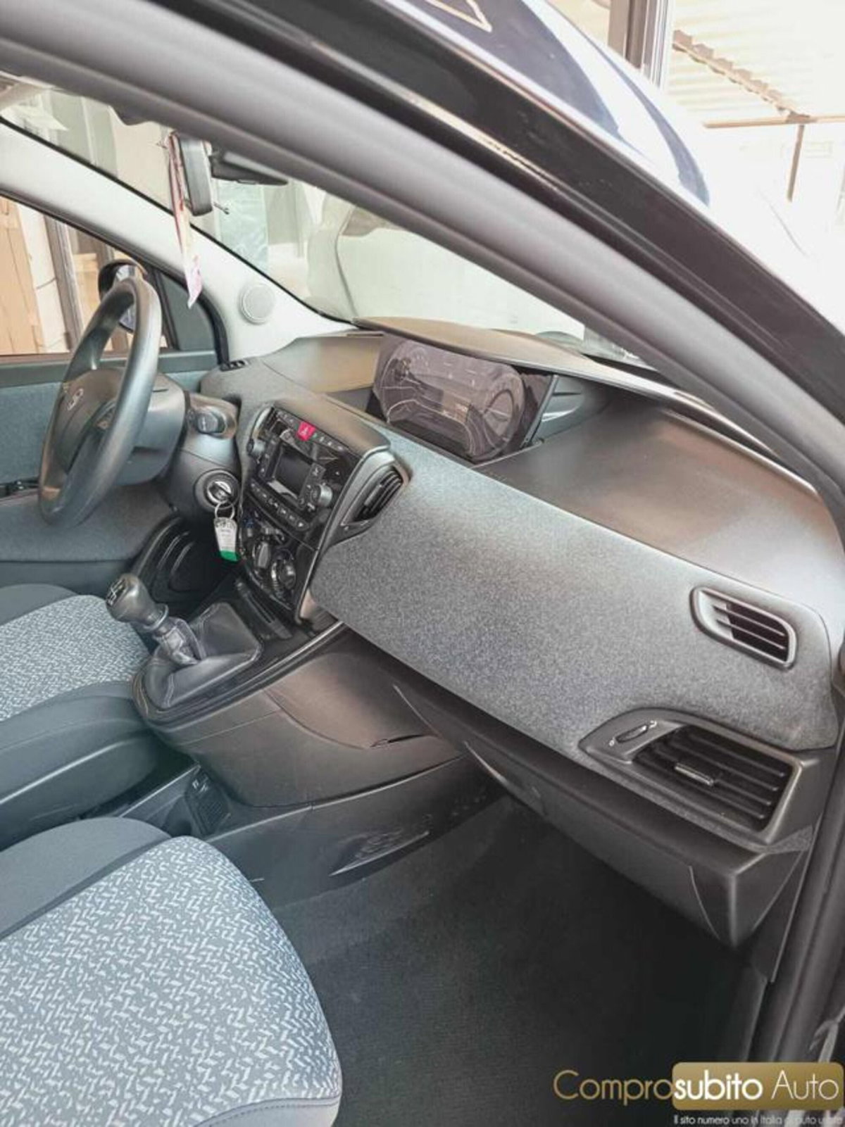 Lancia Ypsilon 1.0 FireFly 5 porte S&S Hybrid Gold Plus (18)