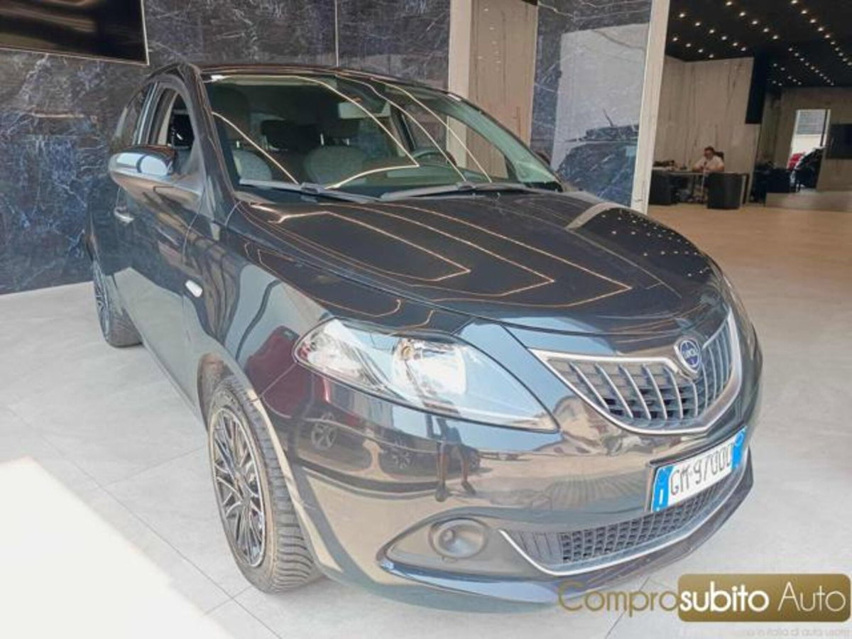 Lancia Ypsilon 1.0 FireFly 5 porte S&S Hybrid Gold Plus (2)