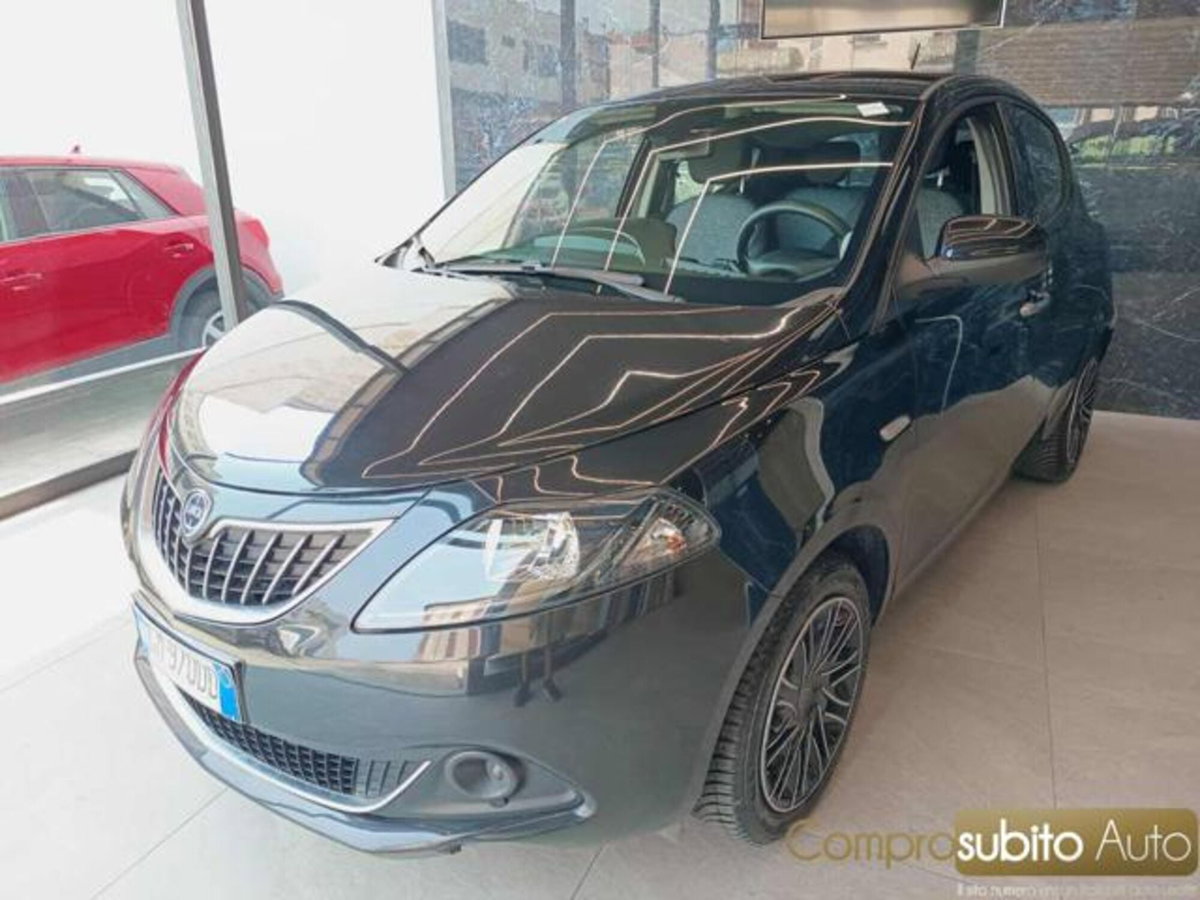 Lancia Ypsilon 1.0 FireFly 5 porte S&S Hybrid Gold Plus (3)