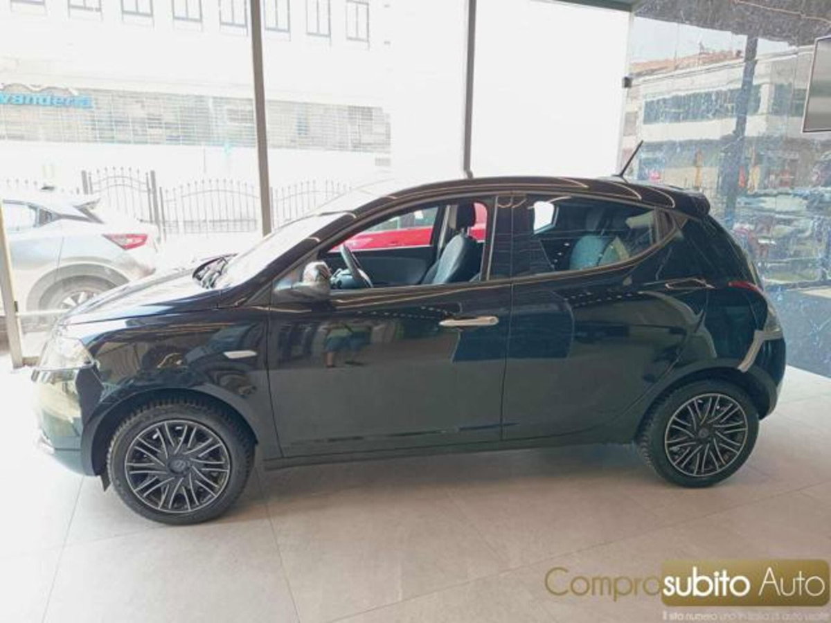 Lancia Ypsilon 1.0 FireFly 5 porte S&S Hybrid Gold Plus (5)