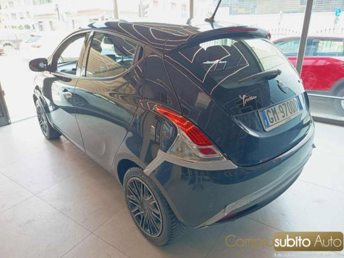 Lancia Ypsilon 1.0 FireFly 5 porte S&S Hybrid Gold Plus (8)