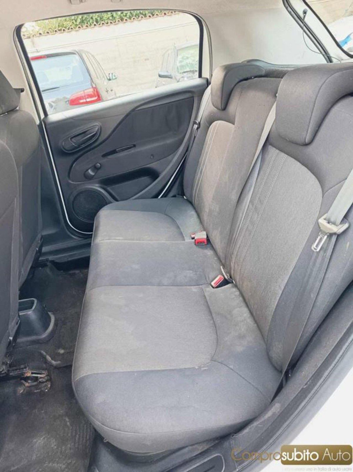 Fiat Punto 1.2 8V 5 porte Lounge (9)
