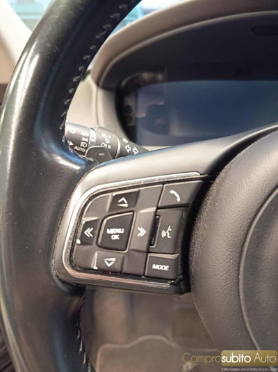 Jaguar F-Pace 2.0 D 180 CV AWD Portfolio (10)