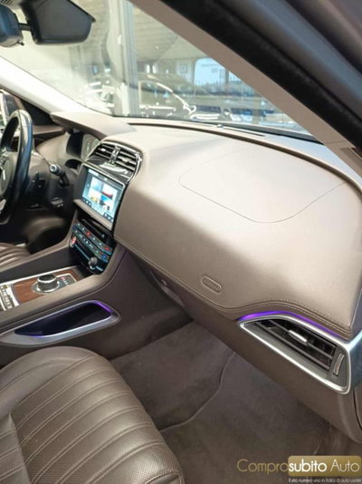 Jaguar F-Pace 2.0 D 180 CV AWD Portfolio (12)