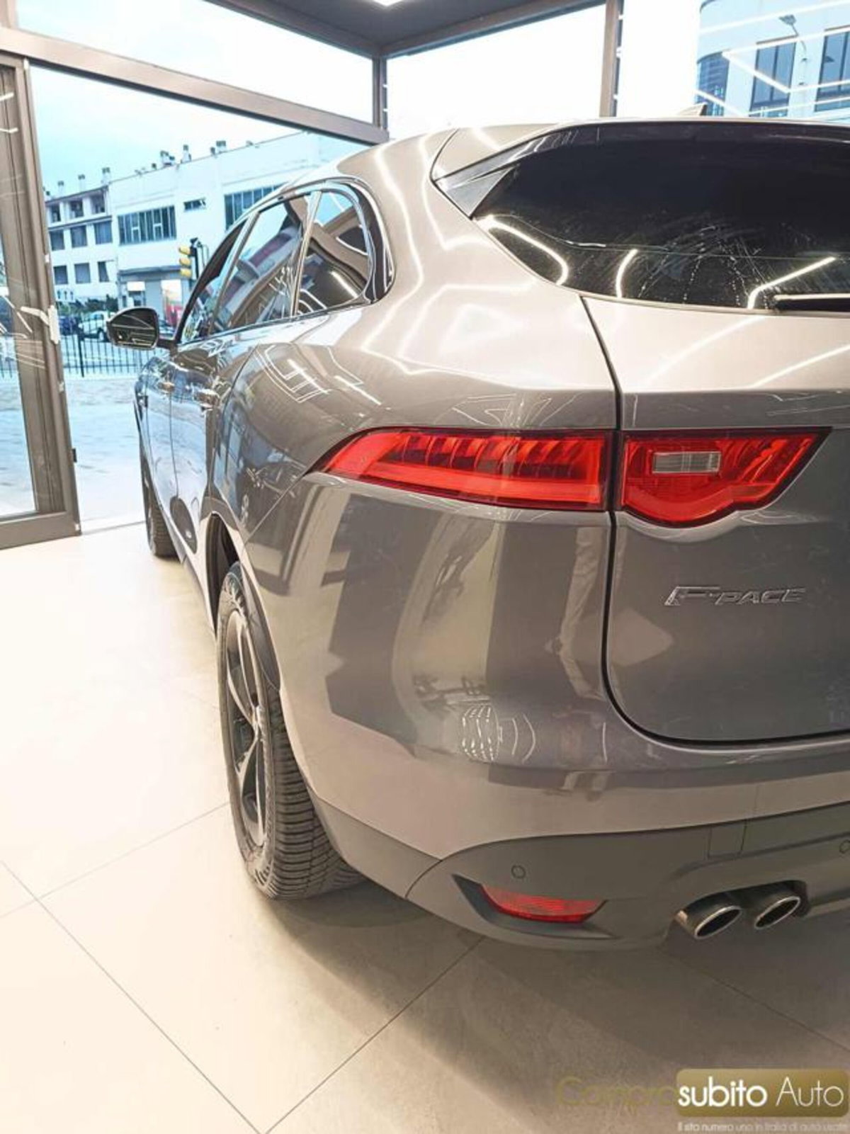 Jaguar F-Pace 2.0 D 180 CV AWD Portfolio (9)