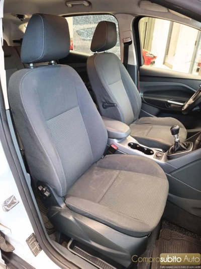 Ford C-Max 1.6 TDCi 95CV Titanium (8)
