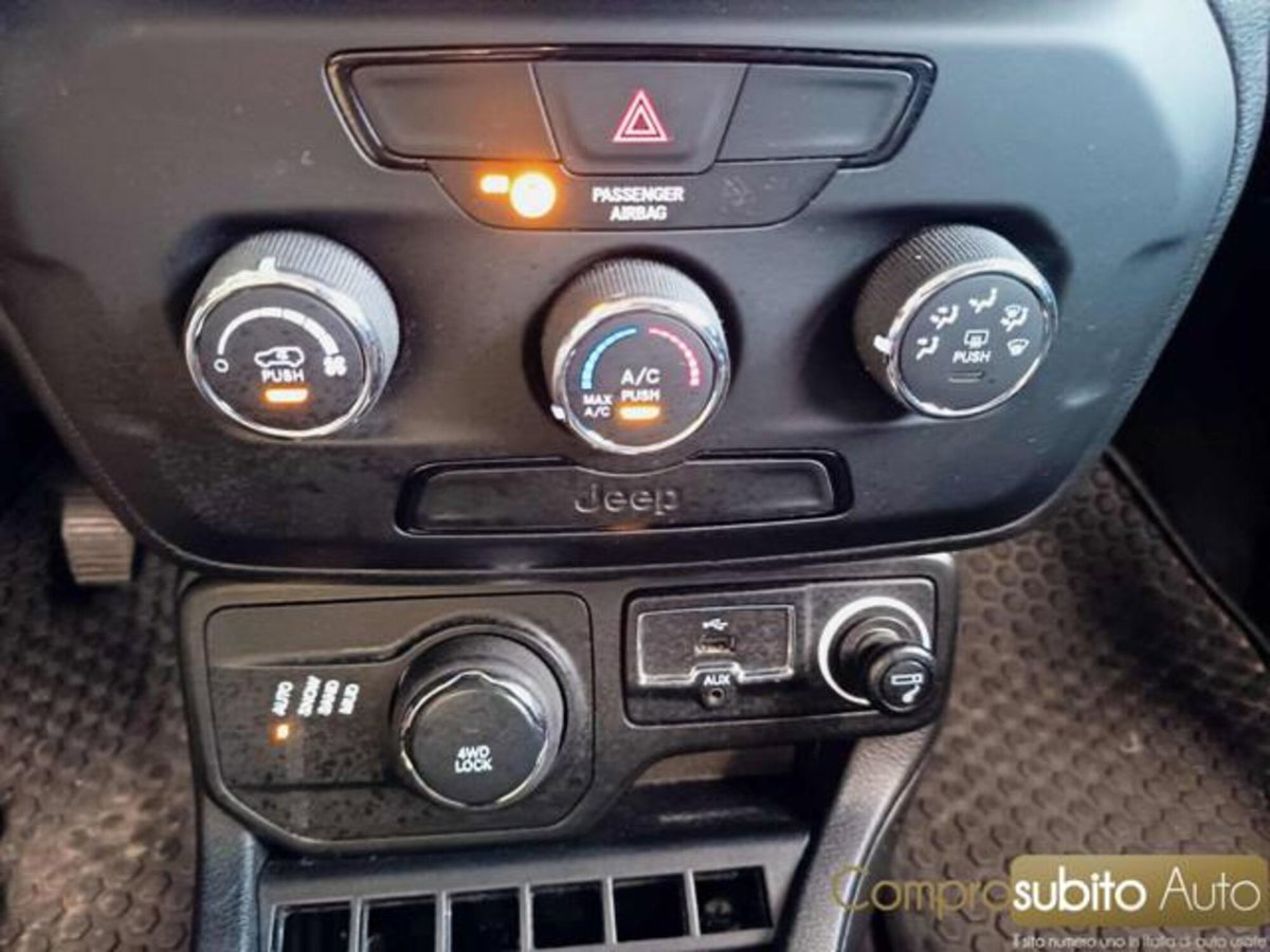 Jeep Renegade 2.0 Mjt 140CV 4WD Active Drive Limited (18)