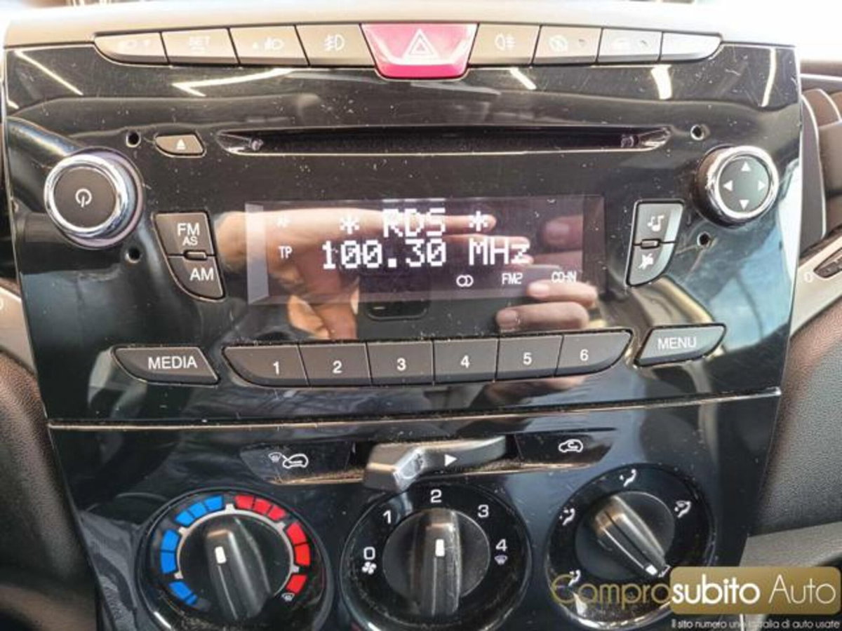 Lancia Ypsilon 1.3 MJT 75 CV Platino (11)