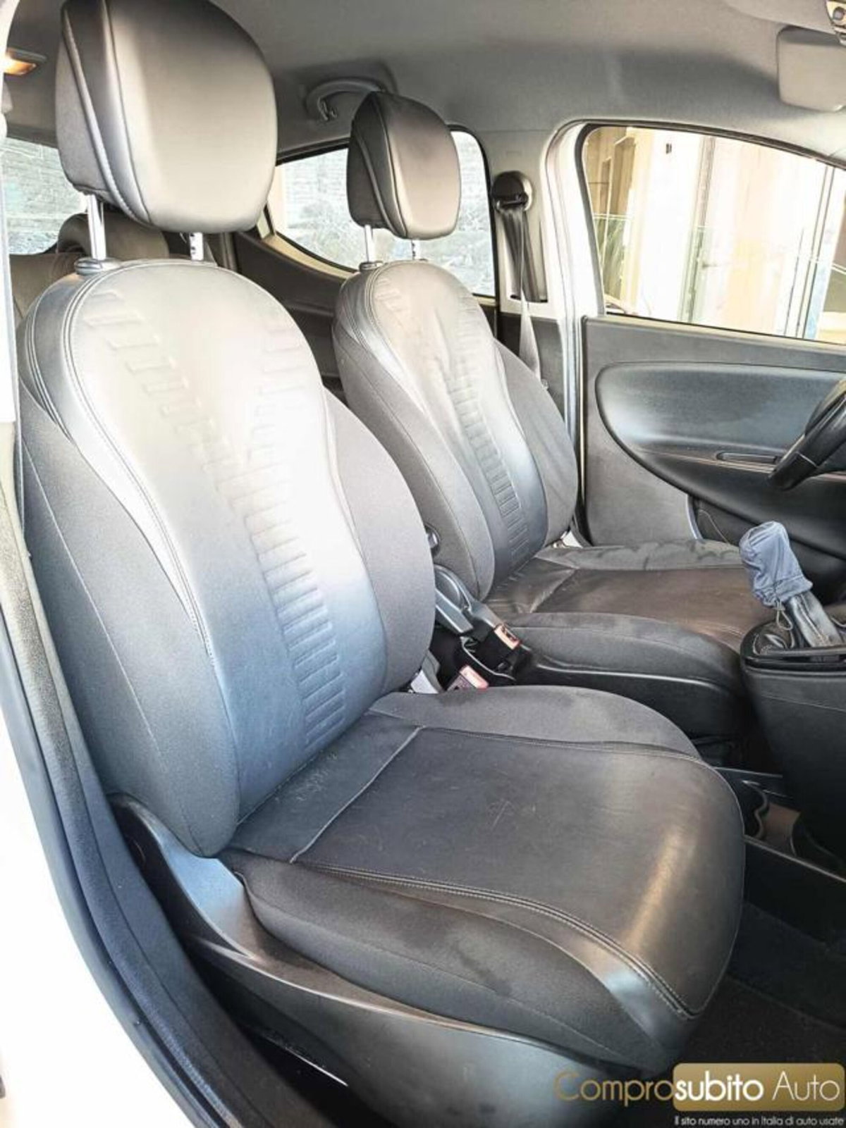 Lancia Ypsilon 1.3 MJT 75 CV Platino (14)