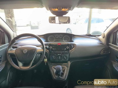 Lancia Ypsilon 1.3 MJT 75 CV Platino (15)