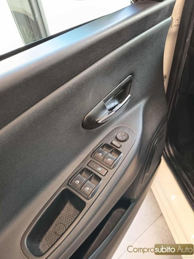 Lancia Ypsilon 1.3 MJT 75 CV Platino (19)