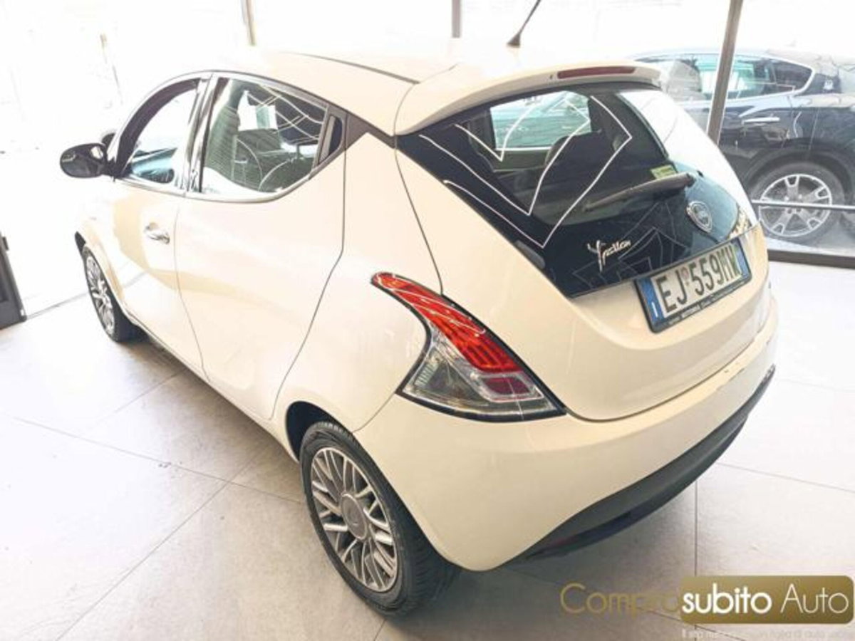 Lancia Ypsilon 1.3 MJT 75 CV Platino (6)