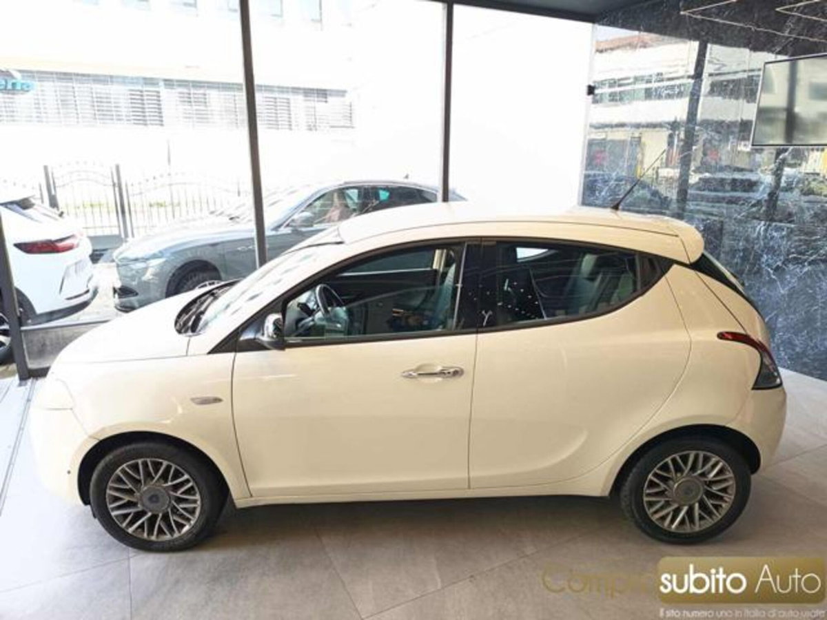 Lancia Ypsilon 1.3 MJT 75 CV Platino (7)