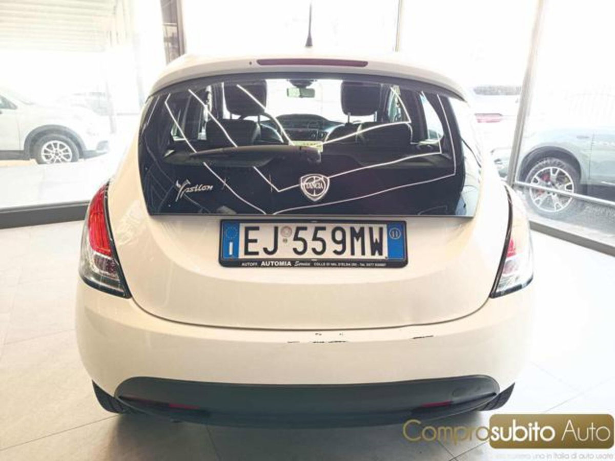 Lancia Ypsilon 1.3 MJT 75 CV Platino (8)