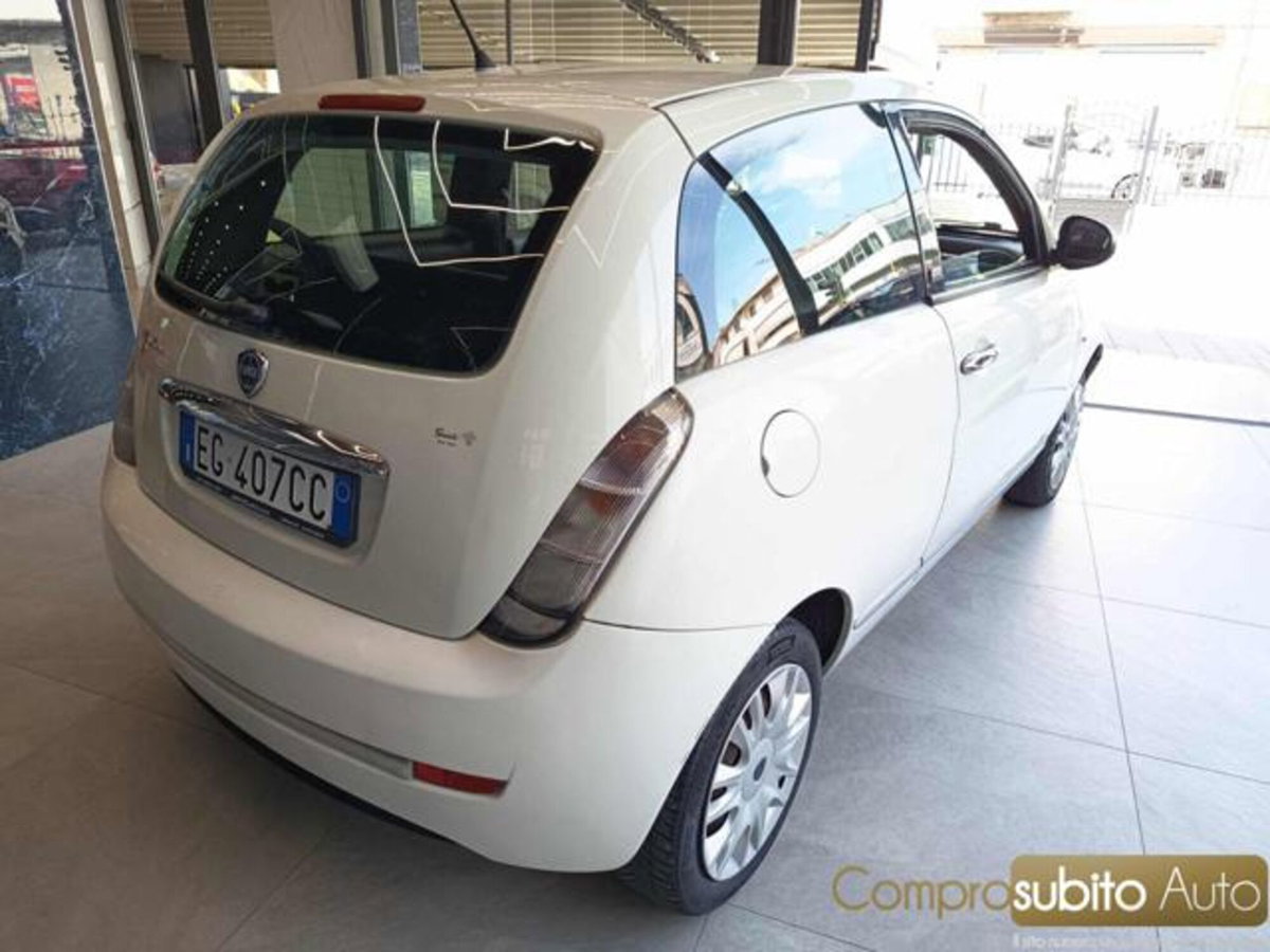 Lancia Ypsilon 1.2 69 CV Diva (10)