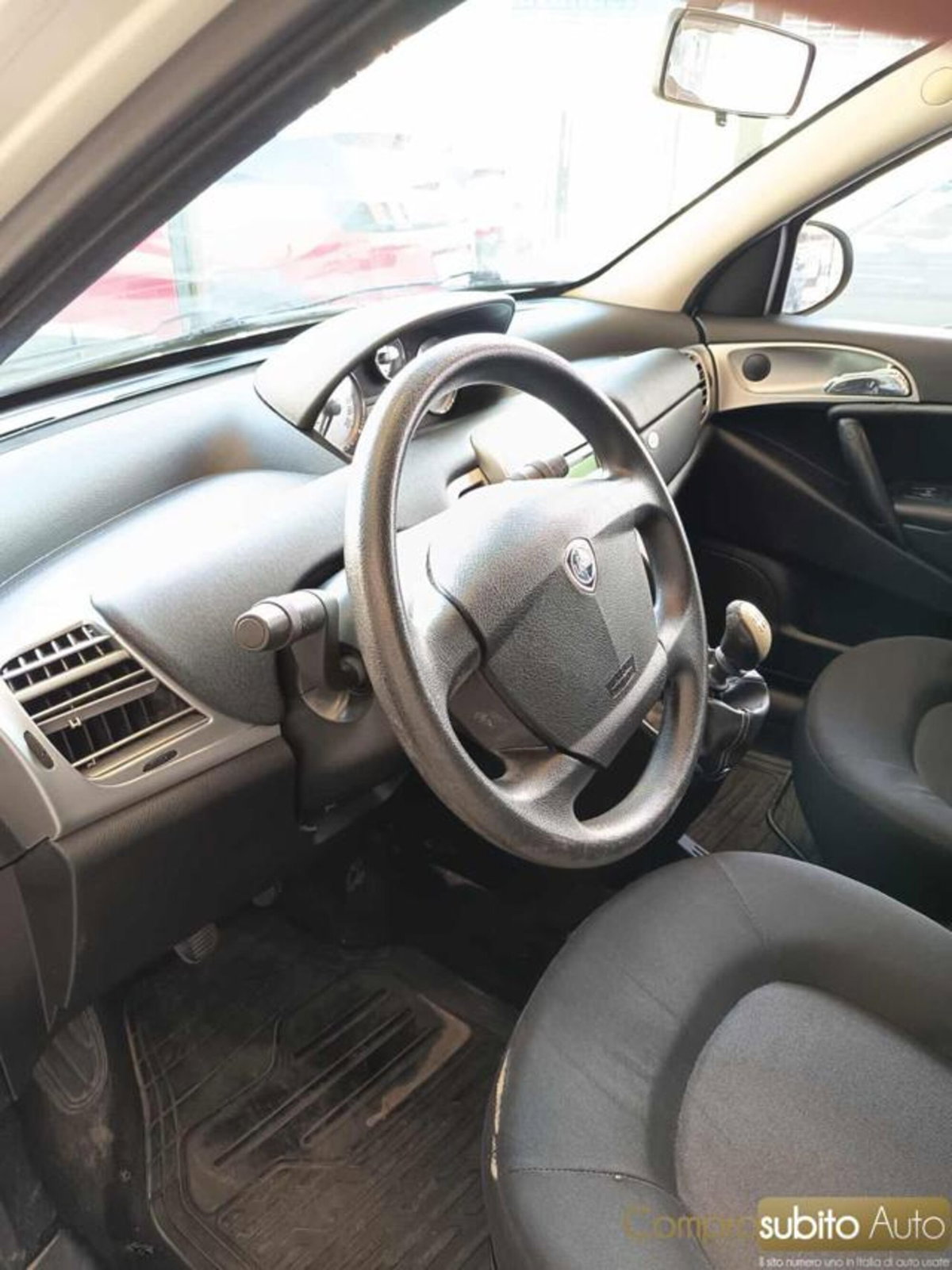 Lancia Ypsilon 1.2 69 CV Diva (13)