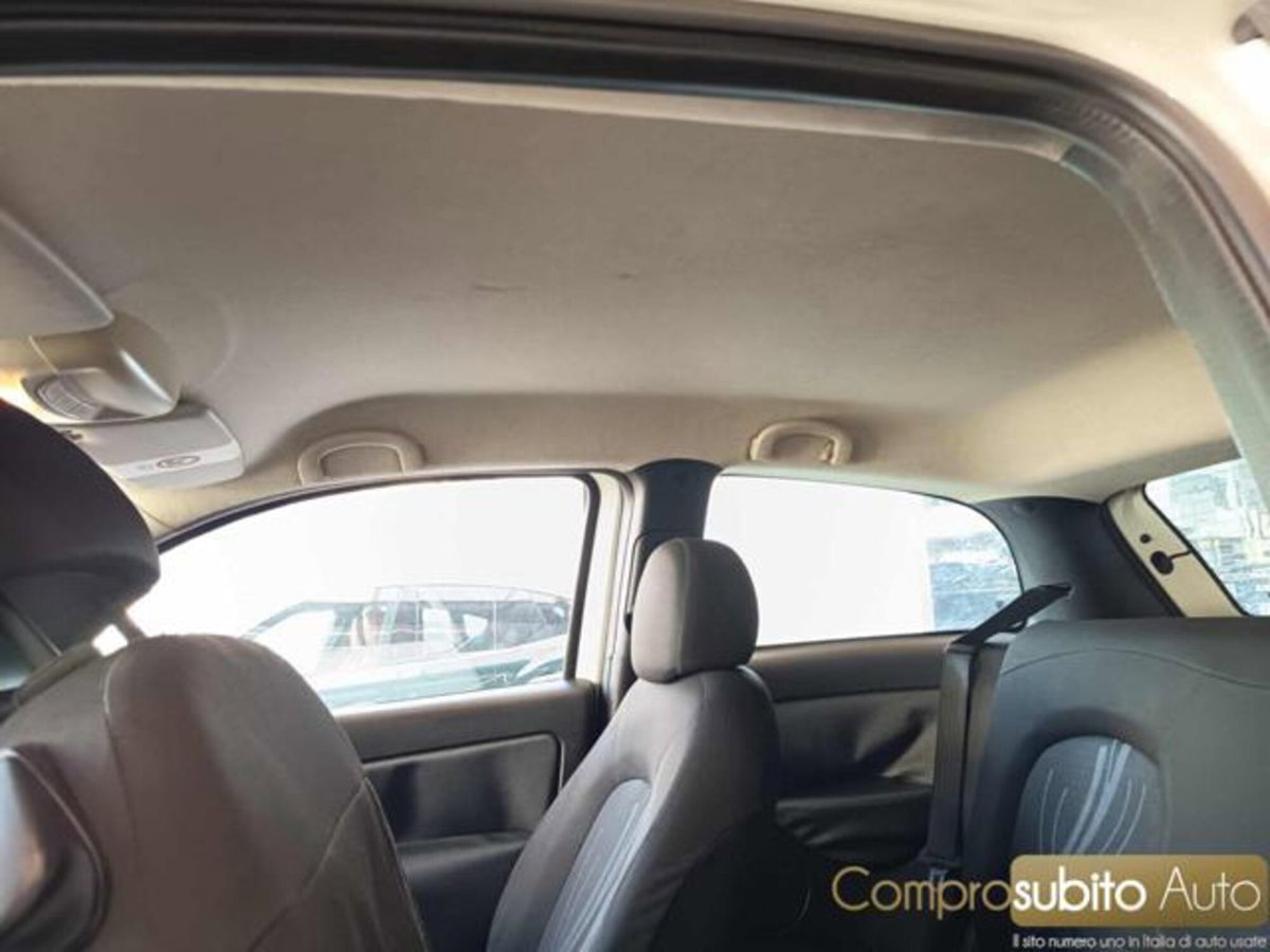 Lancia Ypsilon 1.2 69 CV Diva (14)