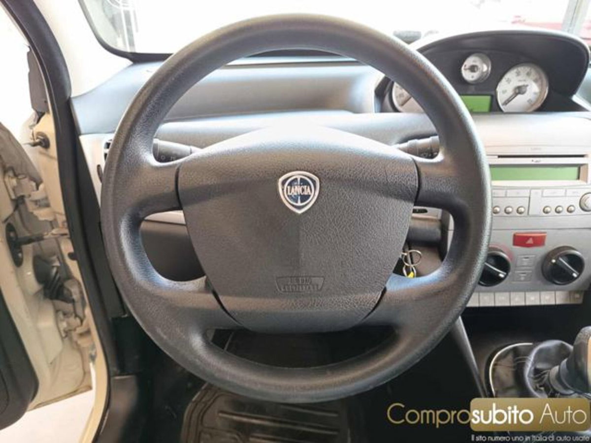 Lancia Ypsilon 1.2 69 CV Diva (17)