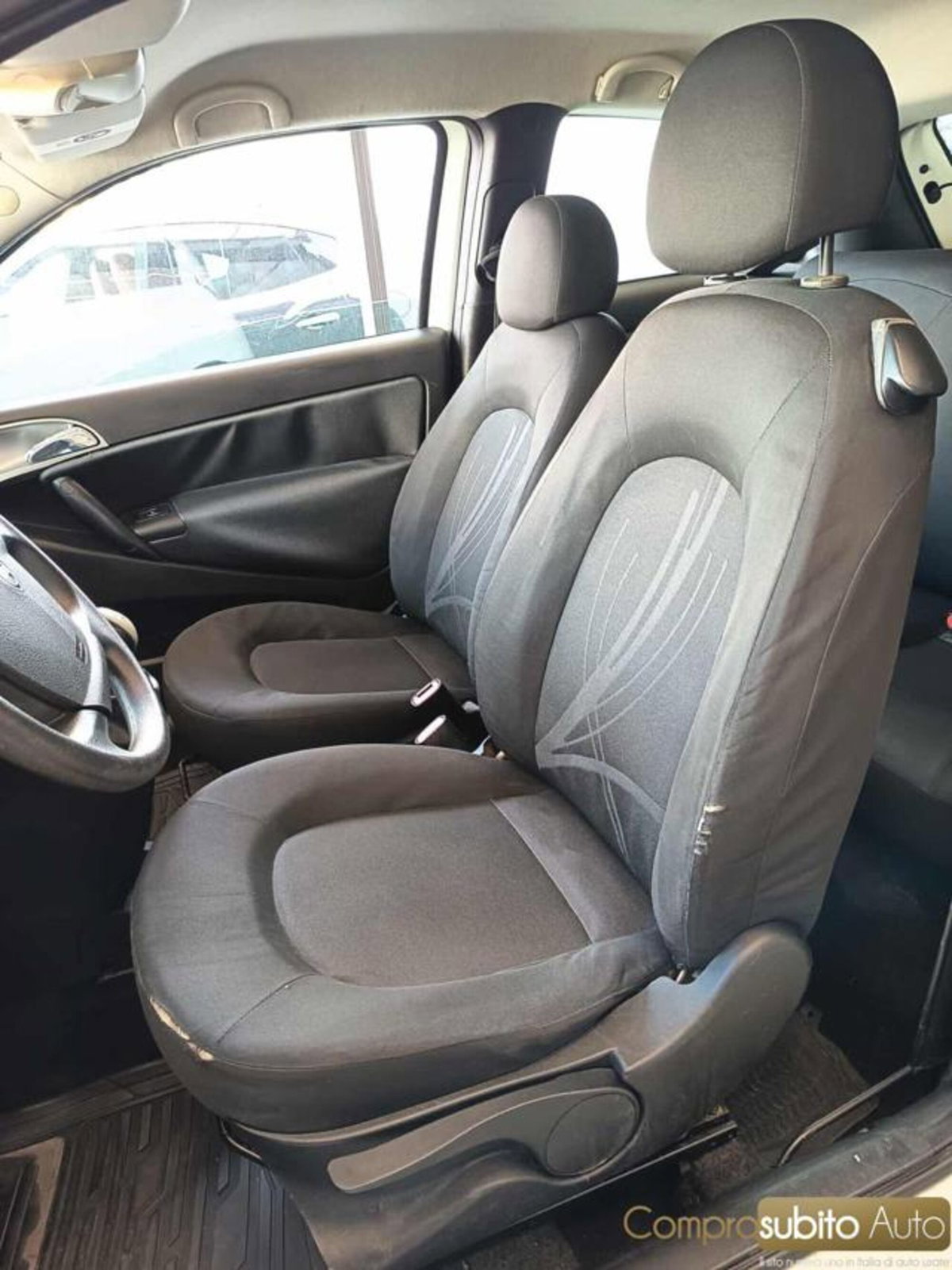 Lancia Ypsilon 1.2 69 CV Diva (18)