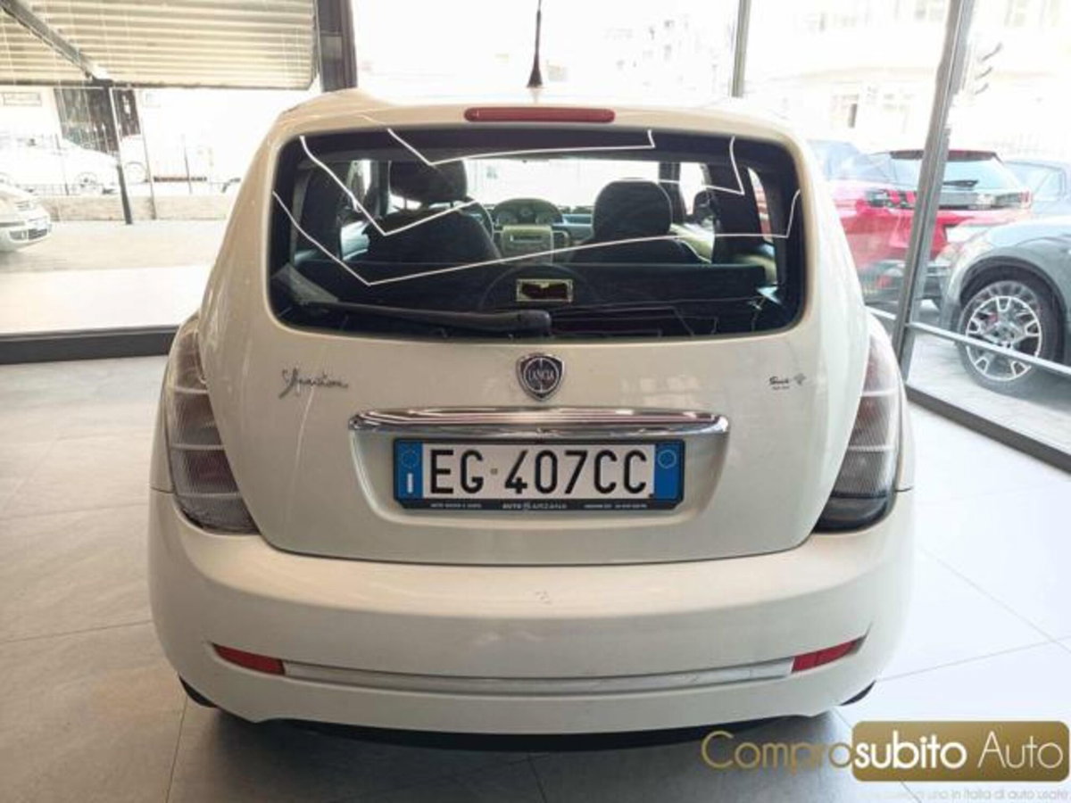 Lancia Ypsilon 1.2 69 CV Diva (6)