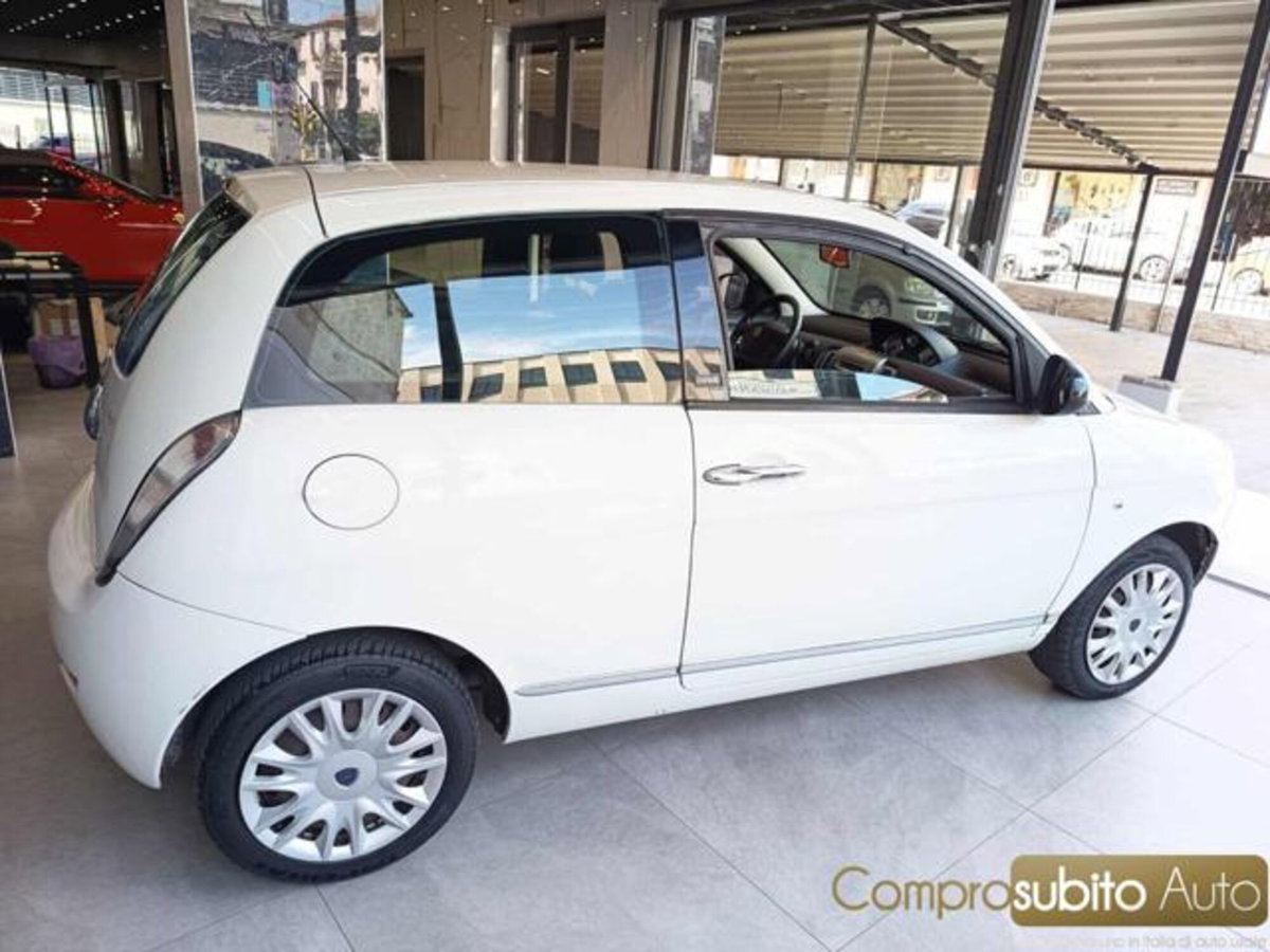Lancia Ypsilon 1.2 69 CV Diva (7)