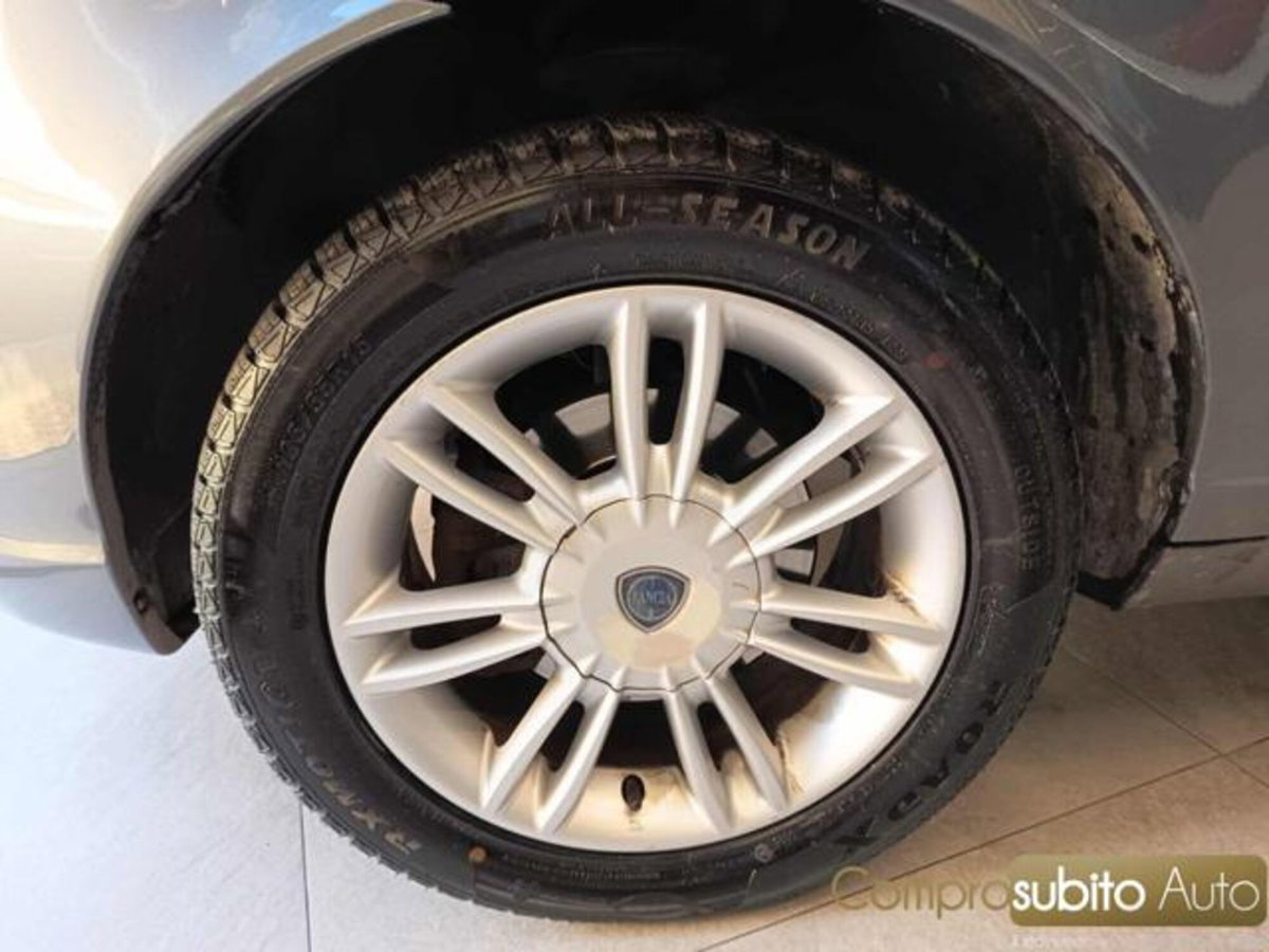 Lancia Ypsilon 1.3 MJT 75 CV Diva (10)