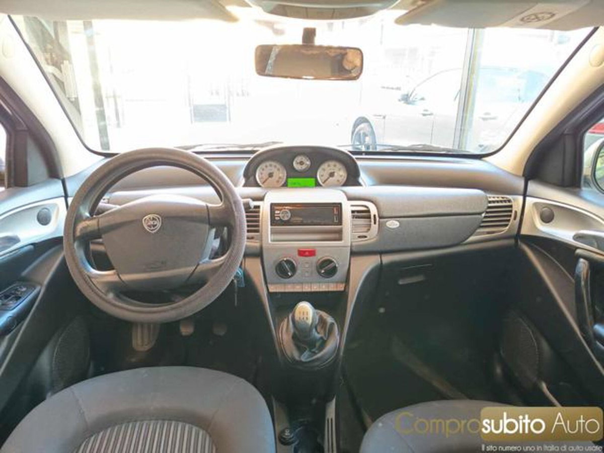 Lancia Ypsilon 1.3 MJT 75 CV Diva (13)