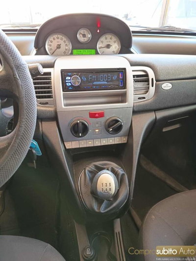 Lancia Ypsilon 1.3 MJT 75 CV Diva (16)