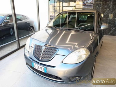 Lancia Ypsilon 1.3 MJT 75 CV Diva (2)