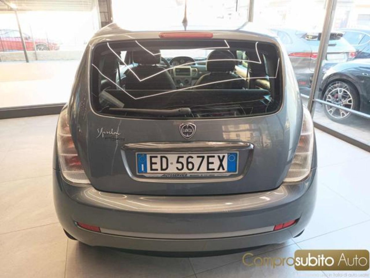 Lancia Ypsilon 1.3 MJT 75 CV Diva (8)