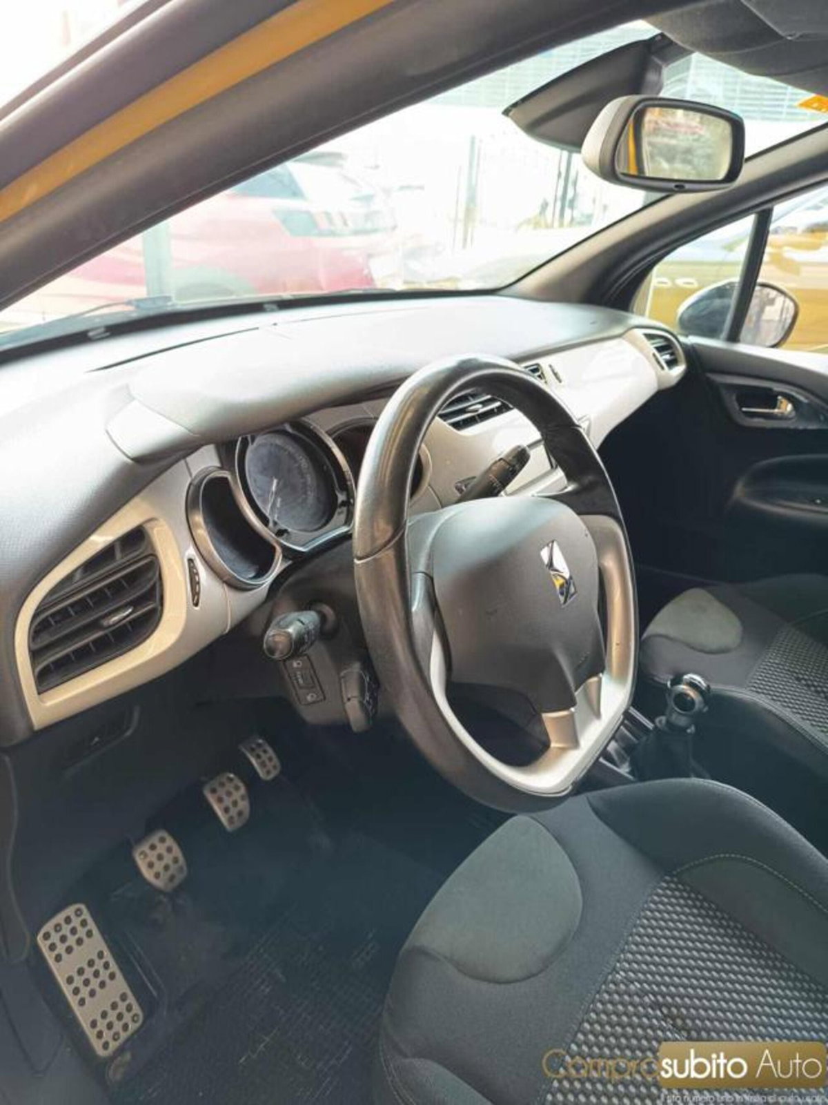 Ds DS 3 Coupé DS 3 1.4 VTi 95 CMP-5 Chic (10)