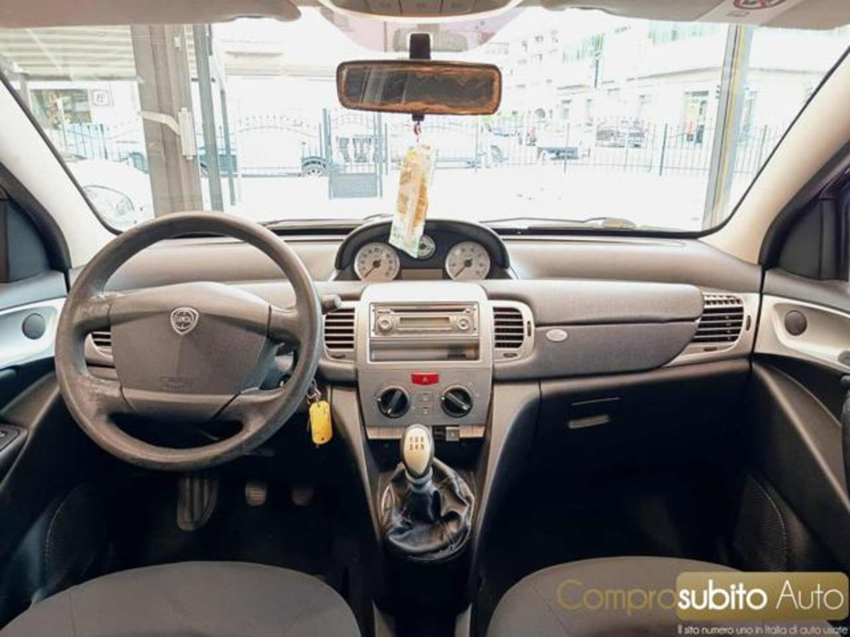 Lancia Ypsilon 1.4 E-Collection Ecochic GPL (10)