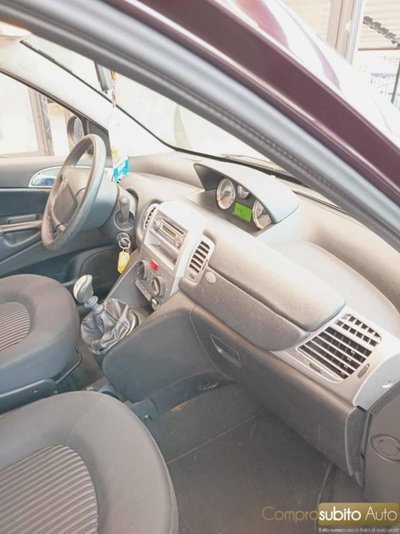 Lancia Ypsilon 1.4 E-Collection Ecochic GPL (11)