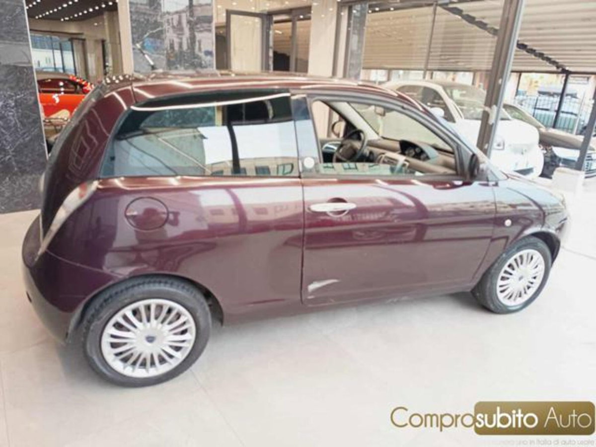 Lancia Ypsilon 1.4 E-Collection Ecochic GPL (7)