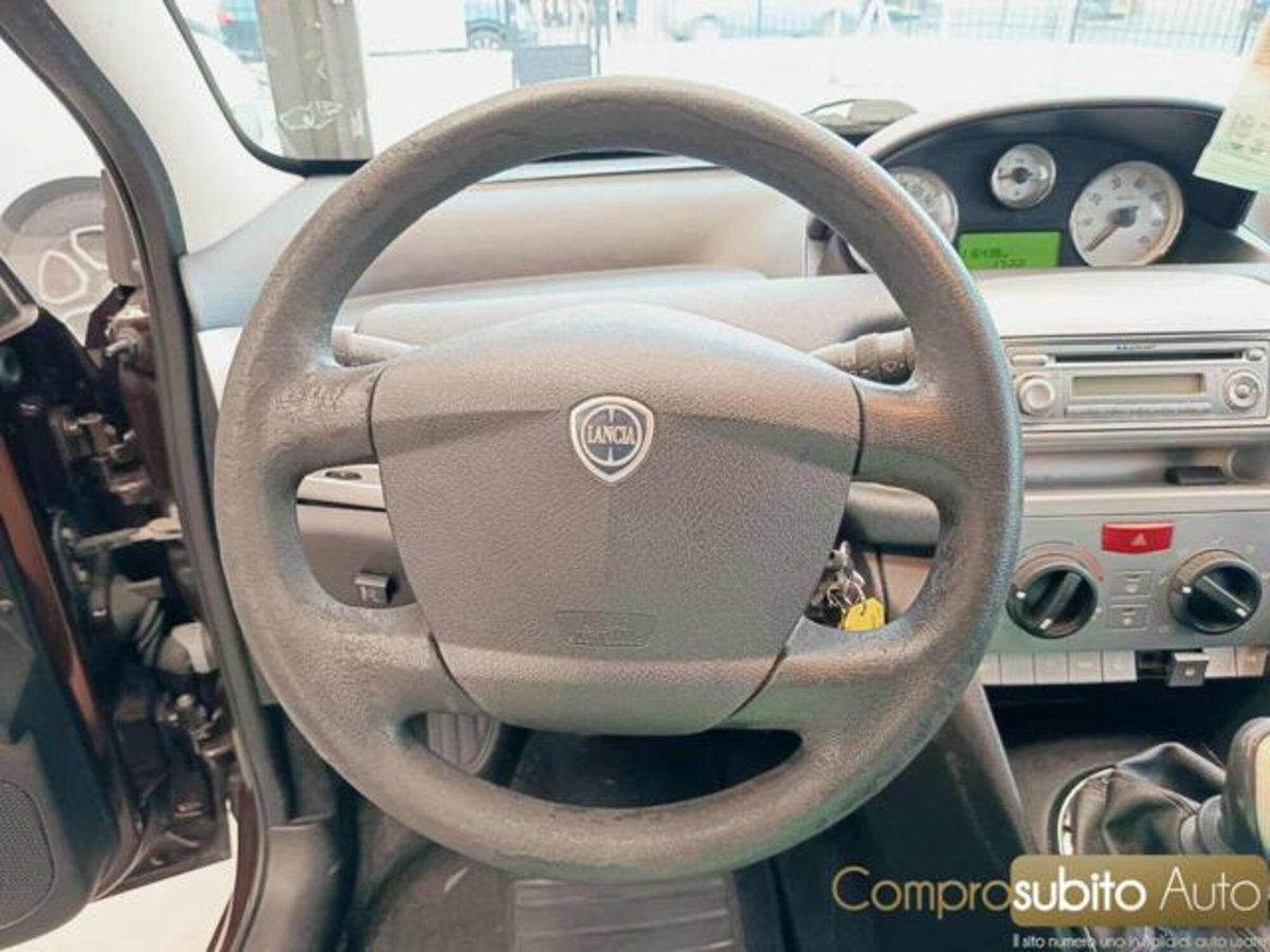 Lancia Ypsilon 1.4 E-Collection Ecochic GPL (9)