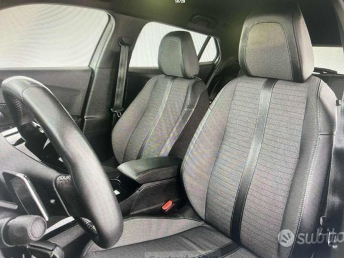 Peugeot 2008 BlueHDi 130 S&S EAT8 Allure Pack (11)