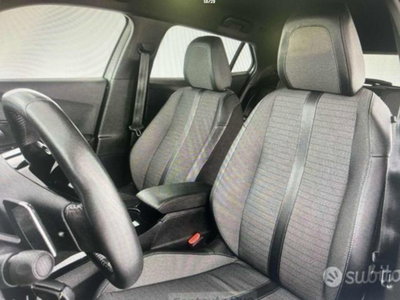 Peugeot 2008 BlueHDi 130 S&S EAT8 Allure Pack (11)