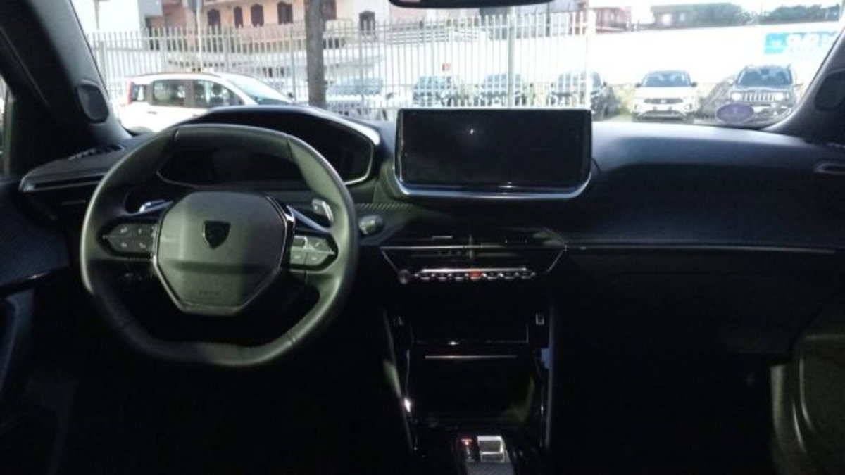 Peugeot 2008 PureTech 130 S&S EAT8 Allure Pack (12)