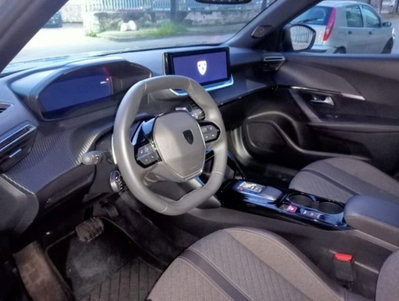 Peugeot 2008 PureTech 130 S&S EAT8 Allure Pack (8)