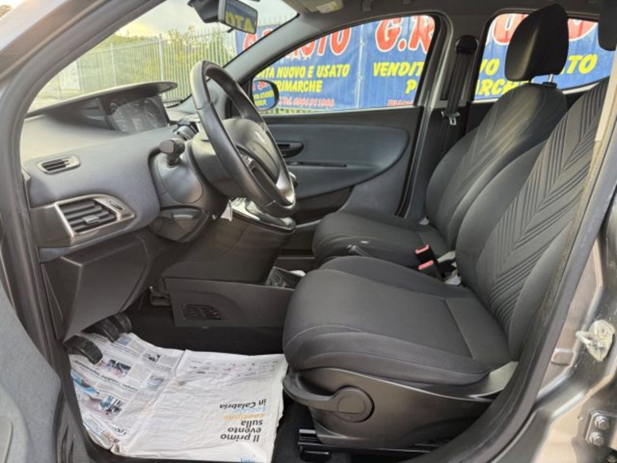 Lancia Ypsilon 1.0 FireFly 5 porte S&S Hybrid Gold Plus (13)
