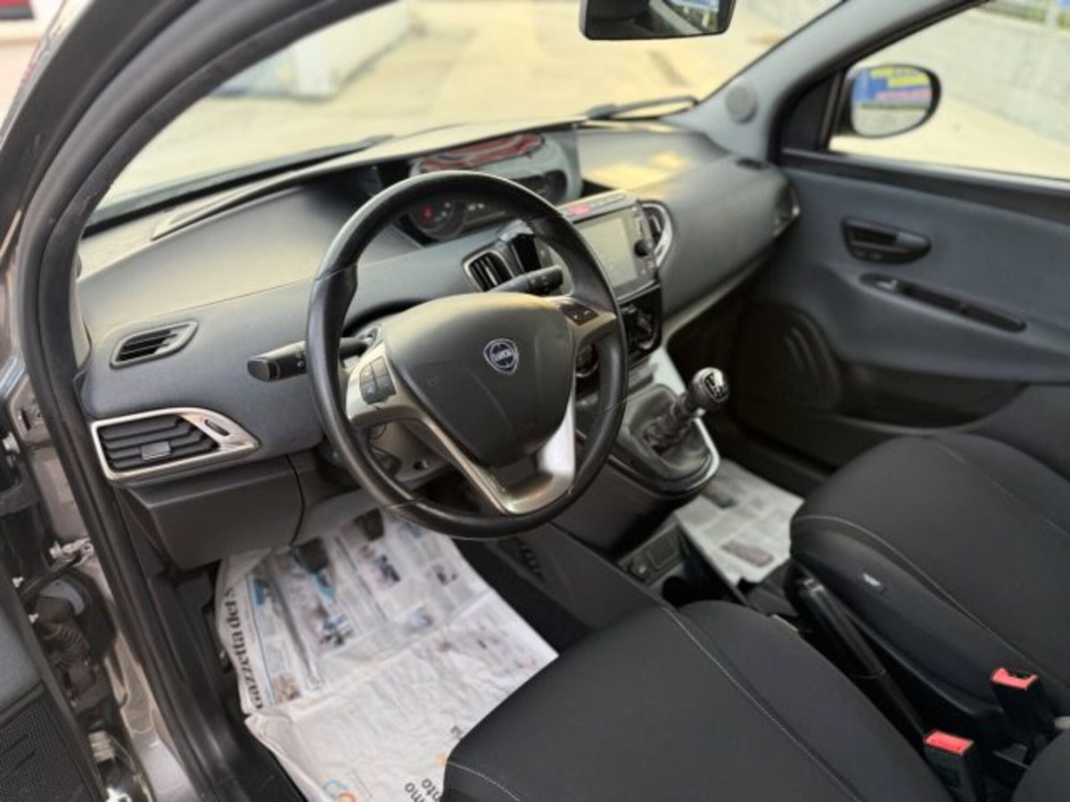Lancia Ypsilon 1.0 FireFly 5 porte S&S Hybrid Gold Plus (14)