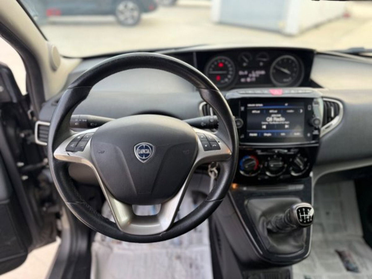 Lancia Ypsilon 1.0 FireFly 5 porte S&S Hybrid Gold Plus (17)