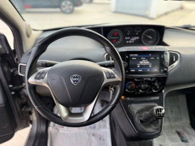 Lancia Ypsilon 1.0 FireFly 5 porte S&S Hybrid Gold Plus (17)