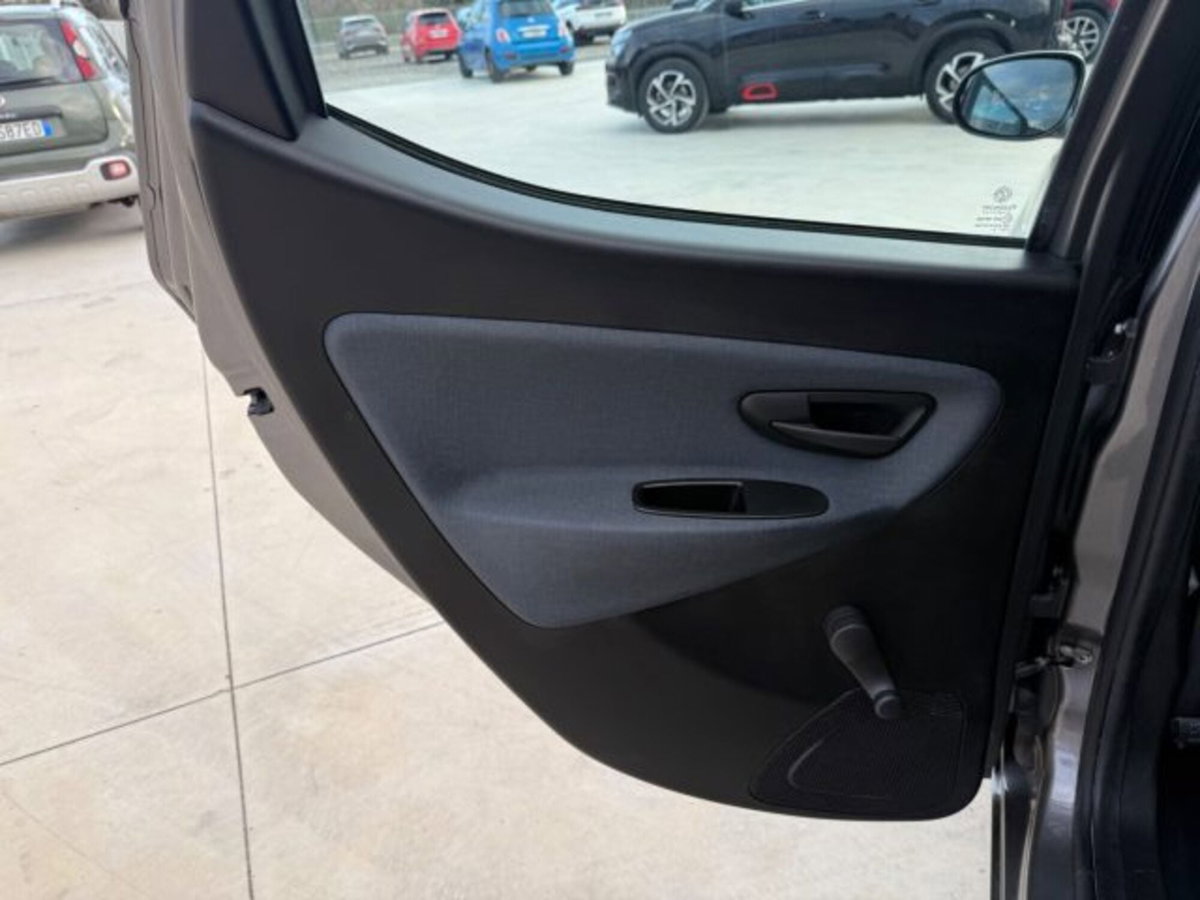 Lancia Ypsilon 1.0 FireFly 5 porte S&S Hybrid Gold Plus (19)