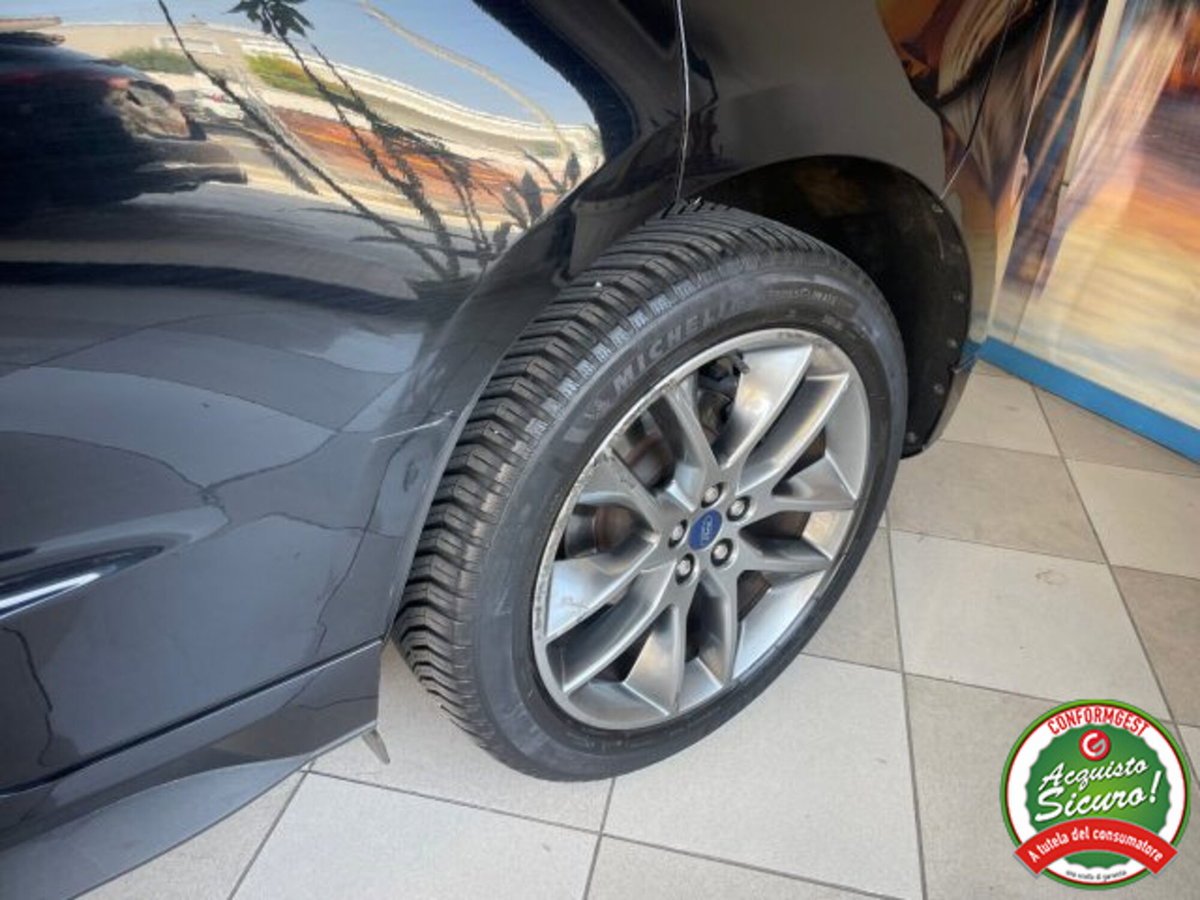 Ford Edge 2.0 TDCI 210 CV AWD S&S Powershift ST Line (18)